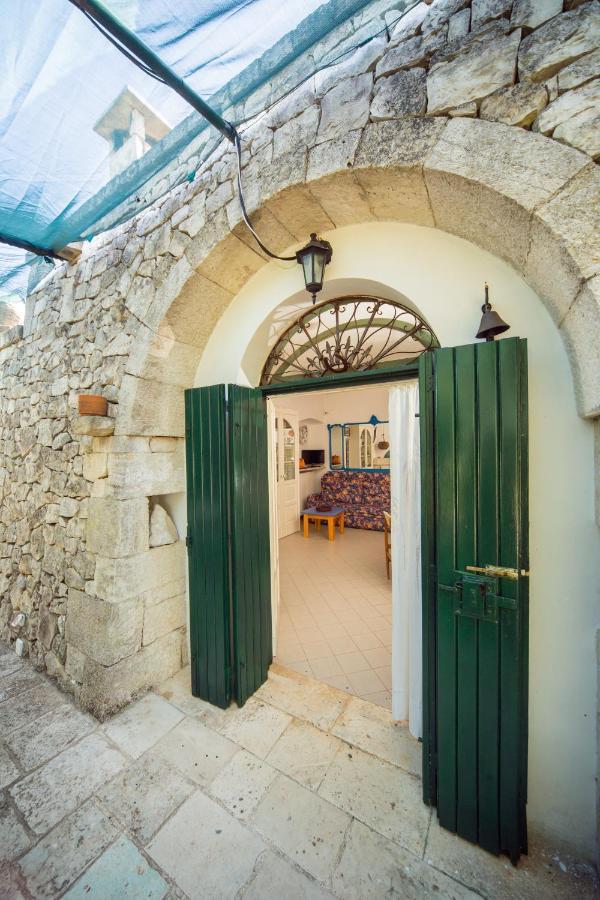 Trulli Girasoli E Viole Cocolicchio Екстериор снимка